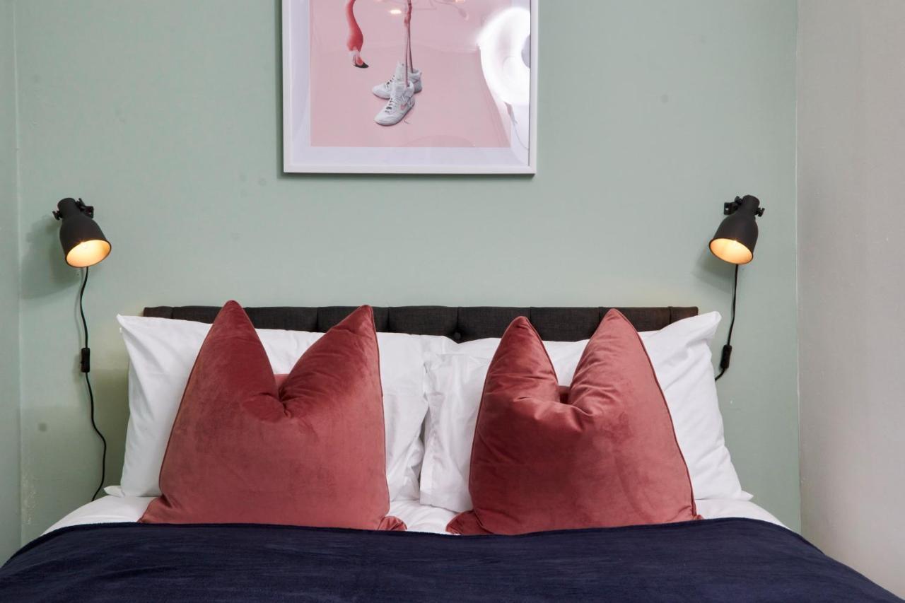 Stunning Two Bedroom Apartment By Purestay Short Lets & Serviced Accommodation Warwickshire With Parking Stratford-upon-Avon Exterior foto