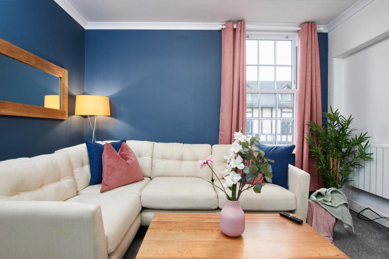Stunning Two Bedroom Apartment By Purestay Short Lets & Serviced Accommodation Warwickshire With Parking Stratford-upon-Avon Exterior foto