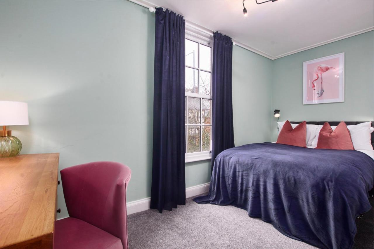 Stunning Two Bedroom Apartment By Purestay Short Lets & Serviced Accommodation Warwickshire With Parking Stratford-upon-Avon Exterior foto