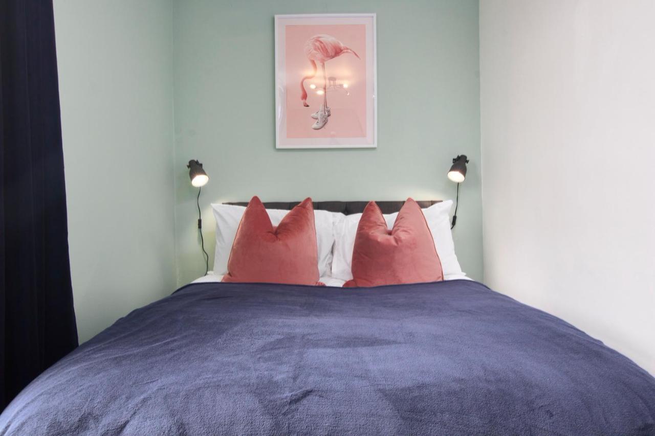 Stunning Two Bedroom Apartment By Purestay Short Lets & Serviced Accommodation Warwickshire With Parking Stratford-upon-Avon Exterior foto